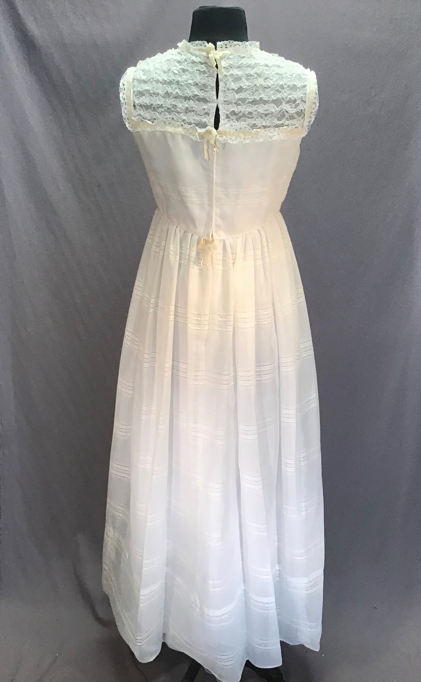 Vintage 1960s BridalWedding Dress