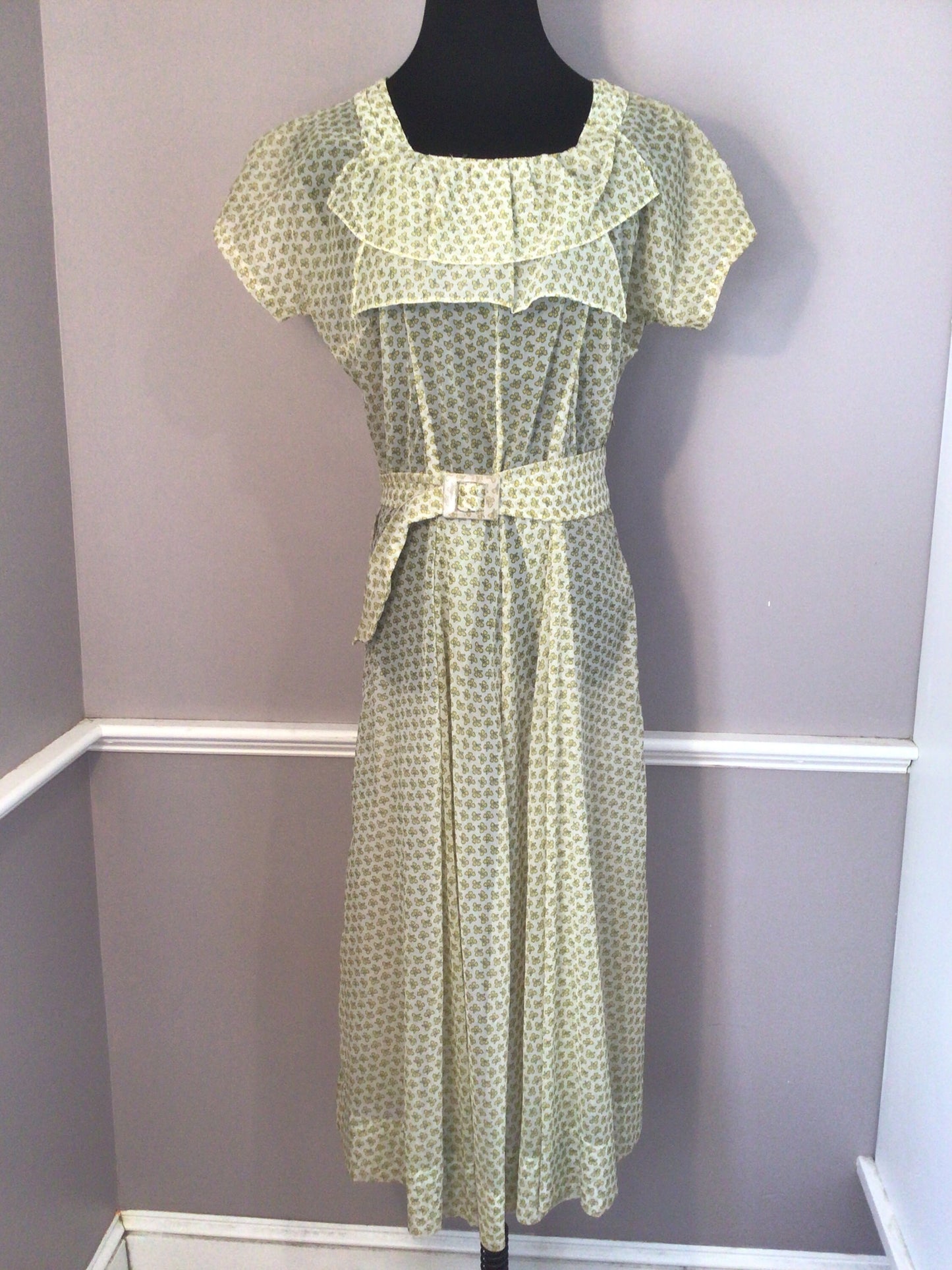 Authentic Womans Vintage early 1940s semi sheer Nylon floral day dress